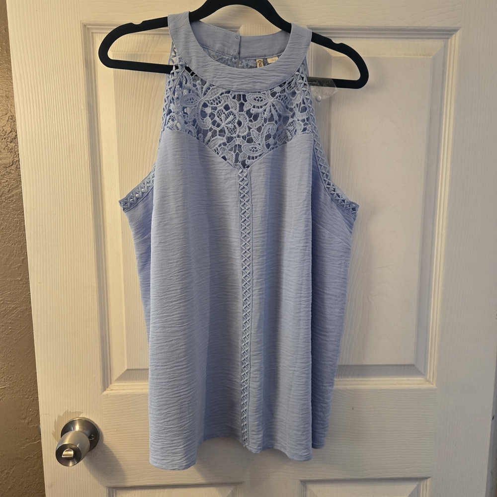 Women's Lace Trim Sleeveless Top - Picture 4 of 11